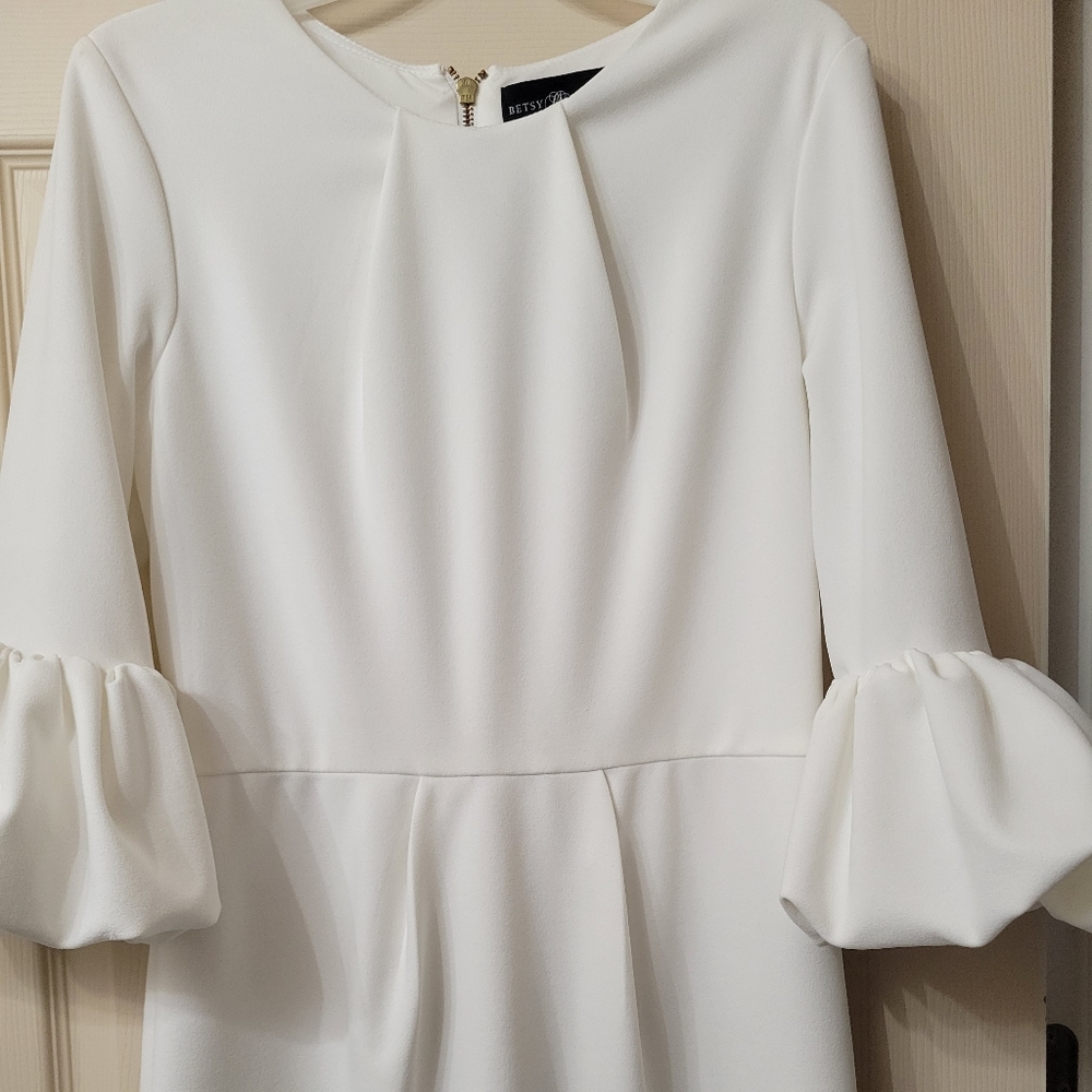Gorgeous Betsy Adam off white midi dress
